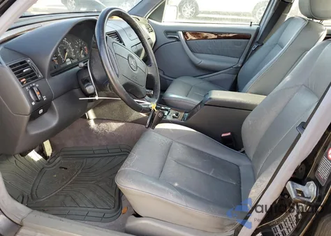 2000 Mercedes-Benz C 230 z USA, uszkodzony, nr VIN WDBHA24G5YA805662